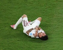 「激しい痛みを訴えている」スペイン代表に心配なニュース。23歳FWが重症の可能性。指揮官が状態を明かす「おそらく鎖骨を骨折している」【Ｗ杯】