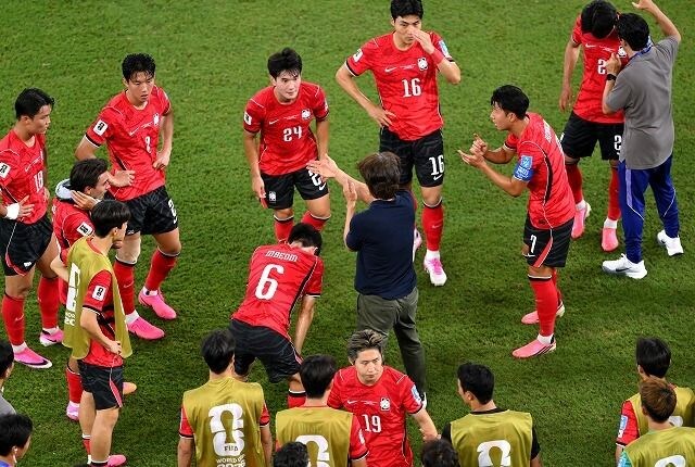 韓国がグループステージ敗退。当初“復活”の可能性は94%も悲劇…最終節で3位転落→12チーム中8番目までにも入れず【W杯】