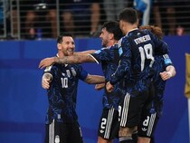 「もう褒める言葉が残ってない」「W杯７試合連続ゴールて…」今大会３戦連発メッシの圧巻FK弾にファン衝撃！「キャプテン翼を見ているよう」「球が速すぎるだろ」
