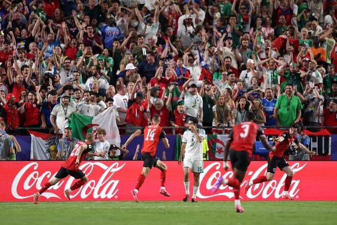 「談合ボール回しで終わりかと思いきや」アルジェリア対オーストリア、壮絶ドロー決着→両者突破でSNS衝撃「今大会ベストバウト」「面白すぎる」【Ｗ杯】