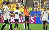 「イタリア人のレフェリーでいいの？」ブラジル戦の冒頭で元日本代表DFが疑問視。敵将は有名なイタリア人指揮官【W杯】