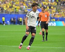 「世界に衝撃を与えたな」佐野海舟がピッチ中央でボール奪取→持ち運んで鮮烈ミドル！ ブラジル相手に決めた圧巻の得点に「日本の星すぎる」「神とさせてください」【Ｗ杯】