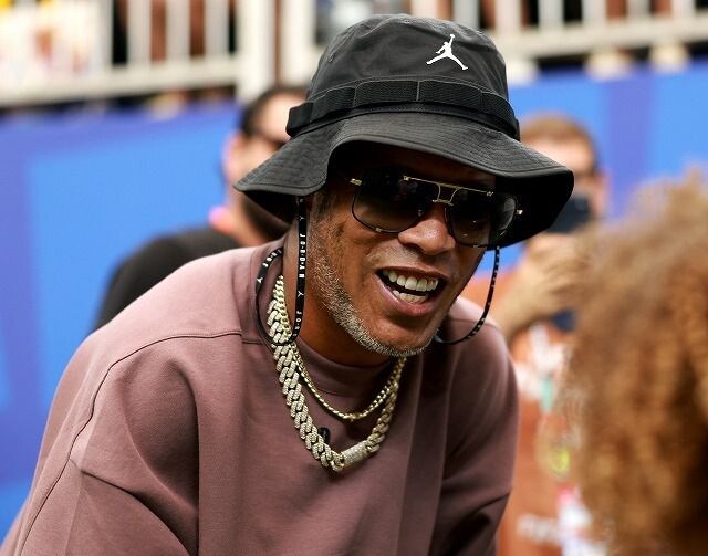 ロナウジーニョ、ロナウド、ロべカル…ブラジル英雄が日本戦に勢揃い!電撃現役復帰の46歳は独特なファッションセンス【W杯】