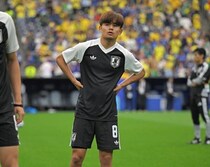 「W杯の神様はなぜ彼にこんな試練を与えるのか」ブラジル戦も欠場の久保建英、４年前の90分より少ない75分で終戦…主役になるはずだったMFを襲った“悲劇”