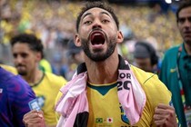 「いや、彼を挑発したかったんだ」ブラジル代表のクーニャが日本に向けた“５回優勝ジェスチャー”の真意を激白！「胸に刺さったんだ」「わきまえさせる必要があった」【W杯】