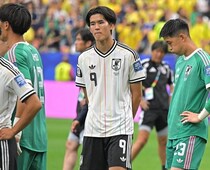 「見た瞬間泣けた」「かっけぇよ」敗退直後に…21歳日本代表FWの“さりげない行動”に称賛の声「出れなくて悔しいはずなのに」「いい選手だな」【W杯】