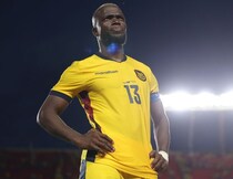 「なぜこのタイミングで？」エクアドルがW杯中に“異例”の主将交代！ ファンの意見は様々「力不足だと気づいた」「次はベンチに行けば完璧だ」【W杯】