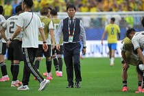 「泣けるわ」「ほんと人格者」敗退直後、森保監督はピッチで選手たちに何を語った？ “最後の円陣”に反響「流石にカッコよすぎる！」【W杯】