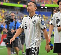 「大きな批判をされるべき」「称賛に値しない」なぜ長友佑都は敗戦後にそう語ったのか【W杯】
