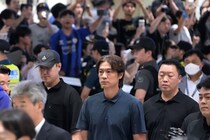 「森保監督は深々と頭を下げたのに…」日韓両監督の“好対照な振る舞い”に韓国メディアの怒りが再燃！「こっちはポケットに手を入れて立ち去った」【W杯】