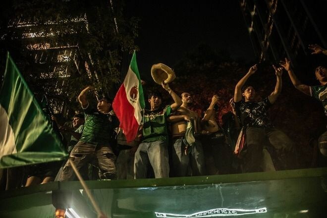「マジでみっともない」「正気の沙汰じゃない」メキシコファンがまさかの妨害行為! エクアドル代表チームのホテル前で「失礼な振る舞い」【W杯】