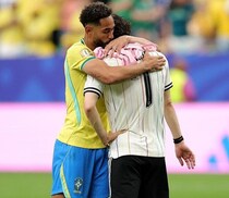 「彼は本当に素晴らしい選手」なぜブラジルの９番は号泣する田中碧を慰めたのか。そして何を伝えたのか「今は辛い瞬間かもしれないけれど…」【W杯】