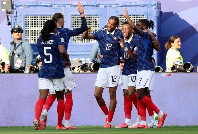 「日本が苦戦したスウェーデンが…」４戦13発の圧倒的攻撃力！ 優勝候補フランスの“別格”ぶりにファン衝撃「やっぱり強い」「こりゃ優勝の大本命だな」【W杯】