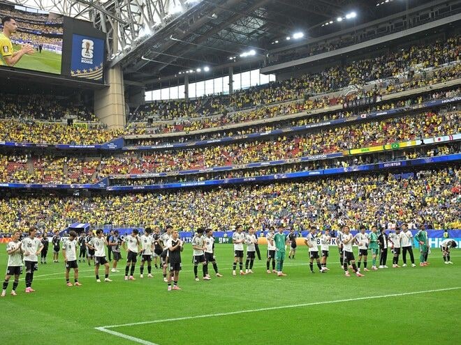 「涙出ちゃうよ」「美しくてかっこいい」W杯敗退の翌日、公開された日本代表の“全員集合ショット”が大反響!「碧くん!笑って!!」