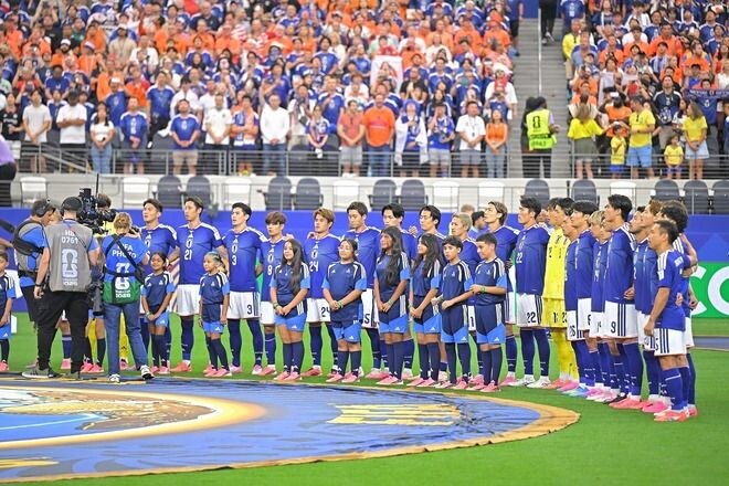 「すごい光景」「スーツカッコいい」激闘を終えた森保ジャパンの帰国シーンに反響続々!「ザイオンでけええええ」「選手の笑顔もあって安心した」【W杯】