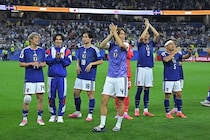日本代表には「ありがとう！」、一方で…。韓国メディアが両国代表チーム帰国時の“違い”を報じる「辞任や給与返納を求める声、罵声や暴言」「対照的だった」【W杯】