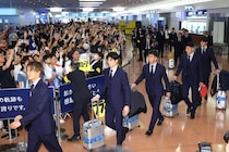 「お前なんか出て行け！」帰国時の日韓両国を待っていた“残酷なコントラスト”に韓国メディアが愕然「こちらとは大違いだ」「罵声や怒号など皆無」【W杯】