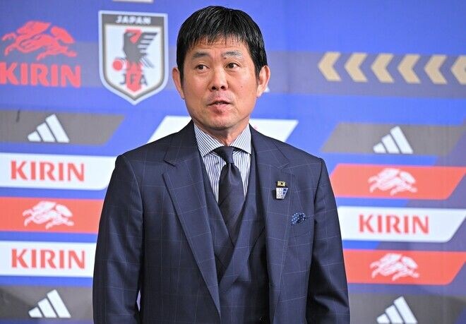 「あなたはどう思うんですか?」炸裂した森保監督の緩急。159人の報道陣が集結、大注目の帰国会見は決して一本調子ではなく…【W杯】