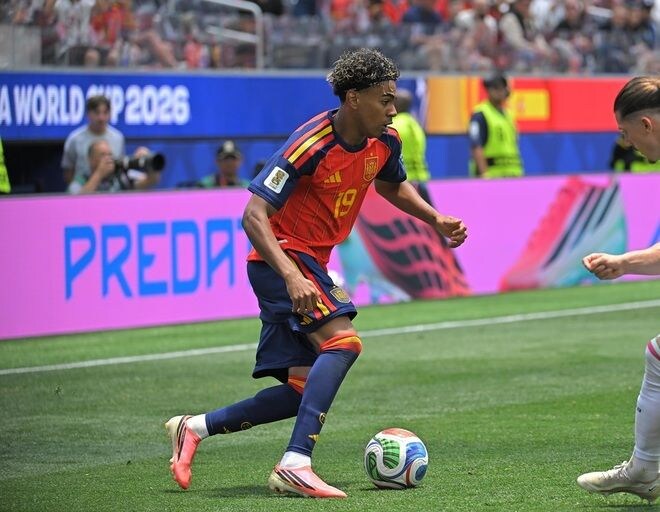 「幸せかって?」無双したヤマルは、なぜMOMでもインタビューで笑顔を見せなかったのか【W杯】