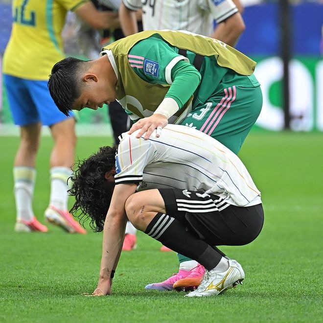 遠藤離脱、災害級の雷雨、ブラジル戦敗退──そして…日本代表密着１か月の最後に待っていたもの【W杯】