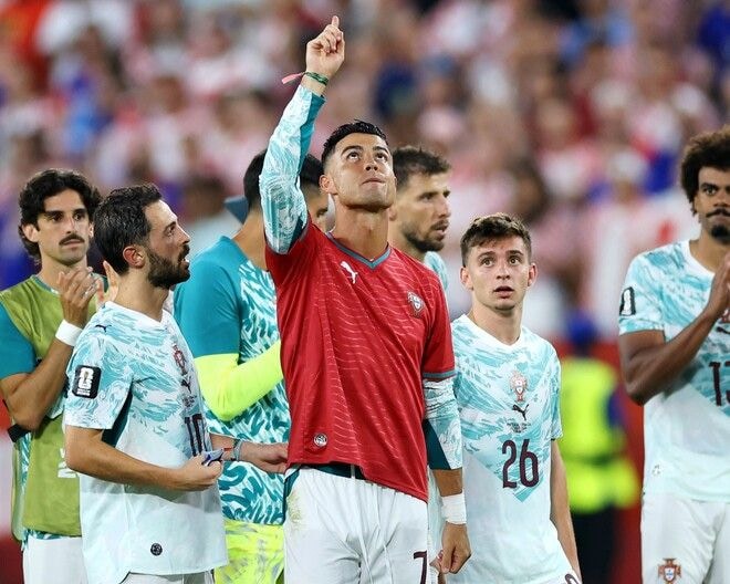 「きっと天国で喜んでいるよ」ポルトガル代表がジョッタの命日に劇的逆転勝利。試合後の一枚に「泣ける」「まだ胸が痛い」の声【Ｗ杯】