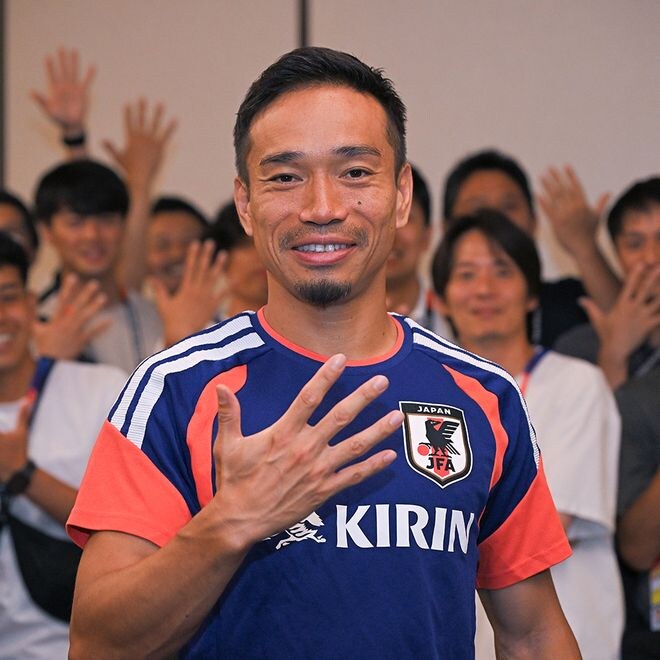 長友佑都の去就はどうなる? FC東京の小原GMの回答は…「メッセージのやり取りはしていますが」