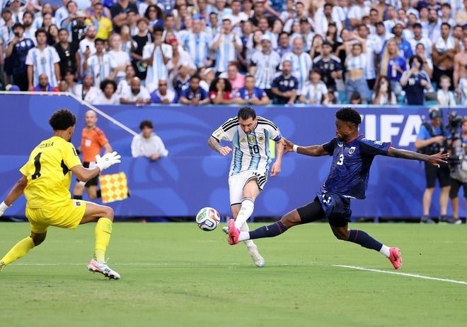 「相手はメッシだ」完璧フィニッシュでW杯20点目! 英BBCも感服「その素晴らしさを称賛するしかない」「天才の仕事ぶり」