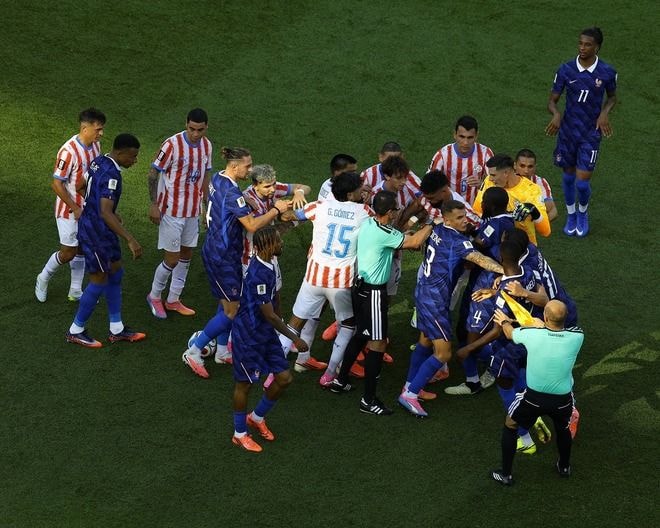 パラグアイの挑発に乗らず1-0勝利。イブラヒモビッチがフランスの“冷静な対応”を評価「私なら4枚はレッドカードを貰っていただろう」【W杯】