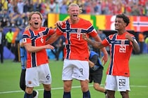 「ノルウェー史上、最もすさまじい夜だ」圧巻２発のハーランド、歴史的ブラジル戦勝利で母国ファンに熱いメッセージ「今夜が国を変えてほしい」【W杯】