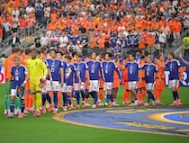 「ワールドカップを終えて、挨拶に来てくれました」浦和GKが再会したのは？ 大舞台での堂々としたプレーに「たくさんの刺激と勇気をもらいました」