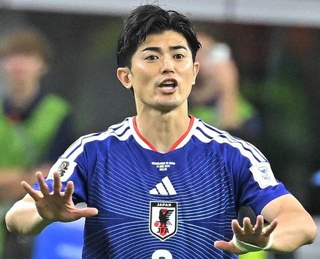 自称“神戸のヴォジーニャ”、谷口彰悟との再会を報告！「巷で有名なスマホホルダー持ってきてくれると思ったのに笑」