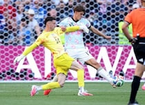 「ひどい失点だ…」「ありえない」GKが飛び出してボールロスト→失点。開催国アメリカ、まさかの痛恨ミスに「もったいなすぎる」「これは心折れる」の声【W杯】