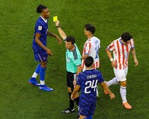 バロガンはセーフで、オリーセはダメ!? フランスの“イエロー取り消し”要望をFIFAは却下。仏メディアは「相手に触れていない」と指摘【Ｗ杯】