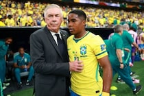 「俺なら契約書を破り捨てる！」ブラジル超大物が“アンチェロッティ解任”を強く要求！19歳逸材にも「あのクソみたいなチャンスを…」と容赦なし【W杯】