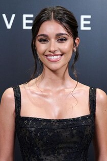 「え？ ベッドで撮ったの？」至宝ヤマルの“美しすぎる21歳彼女”が公開したまさかの一枚にネット騒然！「めちゃくちゃ可愛いな」「まじでお似合いです」【W杯】