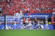 「メッシだったらファウルとってないだろ」イングランドに屈したノルウェー…“幻勝ち越し弾”に反応様々「微妙だな」「厳しい判定」【Ｗ杯】
