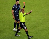 日本戦も担当。フランス対スペインを裁く主審が決定。「初の退場処分を下し歴史に名を刻んだ」と西紙反応【Ｗ杯】