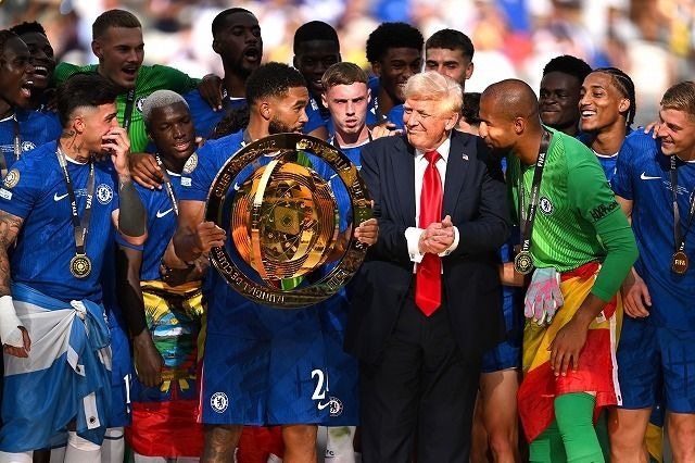 クラブW杯制覇から丸１年、チェルシーが伝説シーンを再公開。トランプ大統領は今夏も“電撃参戦”するのか。FIFA会長が断片を明かす「上手くいけば一緒に…」