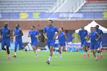 フランス代表がスペインとの決戦に向けて前日練習を実施！準々決勝で途中交代のエムバペ＆２試合欠場のチュアメニも参加【W杯】
