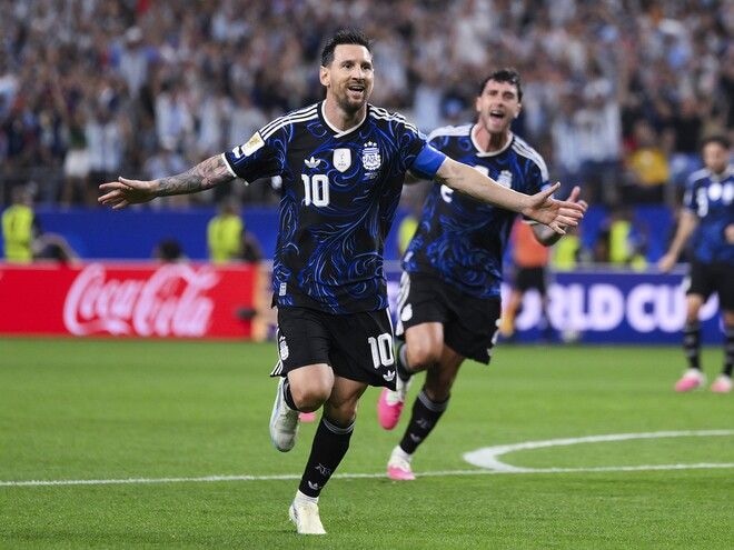 アルゼンチン代表が“ゲン担ぎ”でイングランド戦へ! 過去2度の勝利時と同じアウェーユニ着用「FIFAへの『特別要請』を行なった」【W杯】