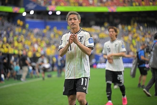 「ある種受け入れている」日本代表FWのステップアップ移籍は確実か！名門の指揮官は諦めモード…残留したら「スーパーだ」
