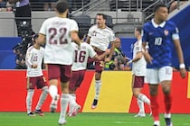 36戦無敗スペインが先手！ 今大会全勝のフランス相手にオジャルサバルがPK弾！ 注目の欧州勢対決は１－０で後半へ【W杯準決勝】