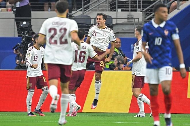 36戦無敗スペインが先手! 今大会全勝のフランス相手にオジャルサバルがPK弾! 注目の欧州勢対決は1-0で後半へ【W杯準決勝】