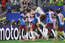 “無敵艦隊”スペインが16年ぶりの決勝進出！ オジャルサバル＆ポロ弾で２－０快勝！ エムバペ擁するフランスを下す【W杯準決勝】