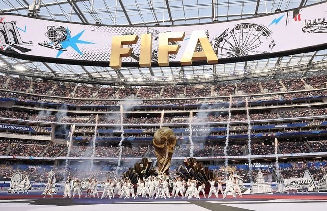 「サッカーには必要ない」「主役は選手たちだ」決勝が“スーパーボウル化”…英大手メディアがFIFAを猛批判「金銭欲と会長の傲慢なエゴ」【W杯】