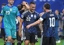 「夢にまで見たんだ」涙の決勝弾！ 前回大会無得点のアルゼンチンFWが感情爆発「父に初めてスパイクを買ってもらった日から…」【W杯】