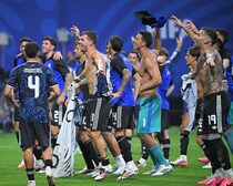 アルゼンチンが持ち出した横断幕が物議「制裁につながるかもしれない政治的なメッセージ」と仏メディアが指摘「数時間以内に懲戒委員会によって裁定される予定だ」【Ｗ杯】