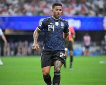 圧巻の同点弾でイングランド撃破に貢献。アルゼンチンの25歳MFは２大会連続のファイナル進出に感極まる「何物にも代えがたい喜び」【Ｗ杯】