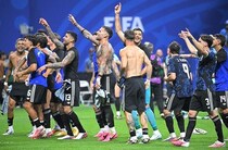 「毎試合２人で１G献上。最悪のコンビ」英OBが酷評→アルゼンチンDFが勝利後に一蹴「引退時に彼のようになりたくないね。あそこまで愚かには…」【W杯】