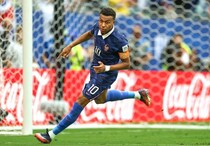 エムバペがメッシを抜く！今大会トップの９点目！W杯通算では最多タイ。０－４で前半を終えたフランスが猛反撃、３決は史上稀に見る展開に